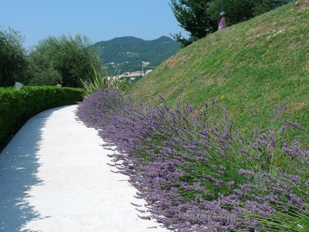 Appartamenti Borgo Gardone Riviera Exterior photo